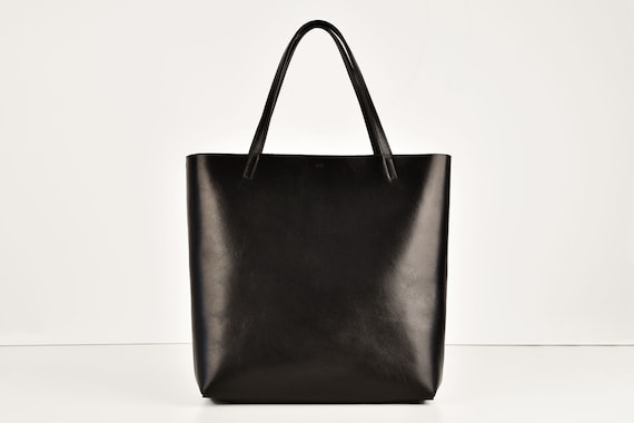 Shopping bag in black genuine leather