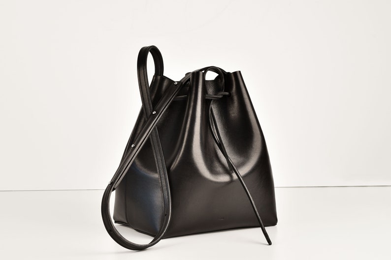 Classic Bucket Bag, echt Leder, Schwarz Bild 3