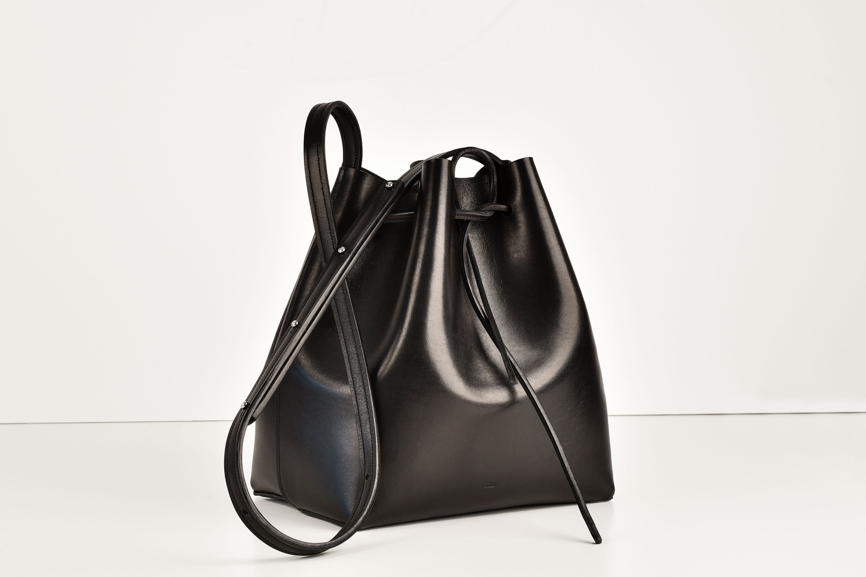 Classic Bucket Bag genuine leather black