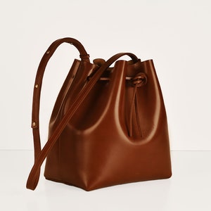 Classic bucket bag, genuine leather, chestnut image 3