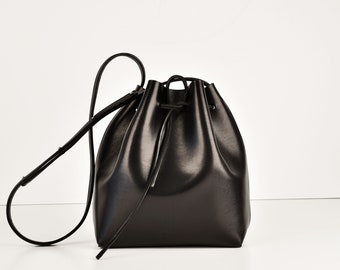 Classic bucket bag, real leather, black