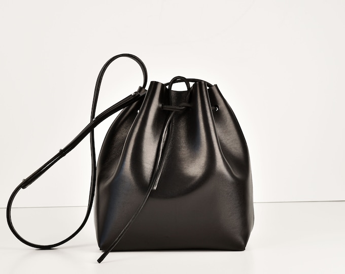 Classic Bucket Bag, genuine leather, black