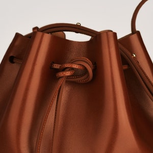 Classic bucket bag, genuine leather, chestnut image 5