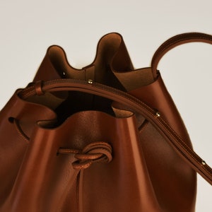 Classic bucket bag, genuine leather, chestnut image 6