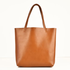 Shopping bag in cognac genuine leather