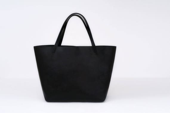 Large tote in black genuine leather