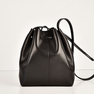 Classic Bucket Bag, echt Leder, Schwarz Bild 2