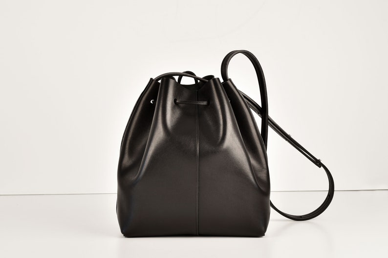 Classic Bucket Bag, echt Leder, Schwarz Bild 2