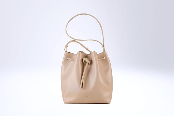 Classic bucket bag, real leather, ivory