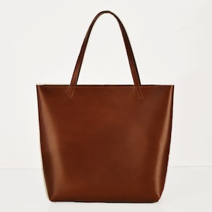Shopping bag in chestnut, real leather