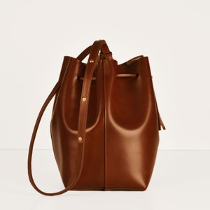 Classic bucket bag, genuine leather, chestnut image 4
