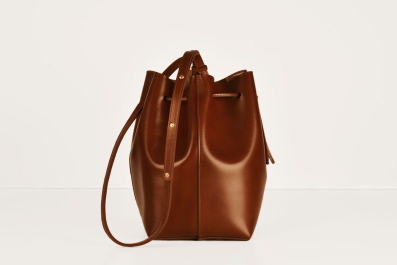 Classic bucket bag, genuine leather, chestnut image 4