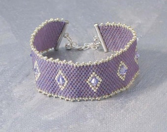 Handmade lavender bracelet with Swarovski crystals and japanese glass beads