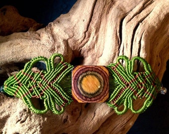 Macramé bracelet green big wooden button