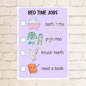 Op de afbeelding: Een paarse checklist met vier vakjes en illustraties voor bedtijdroutines. De checklist bevat badtijd, pyjama, tanden poetsen en een boek lezen.