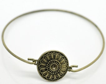 Vintage bronze bangle for decoration