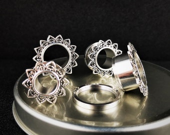 Tunnel with screw closure, ear studs, stainless steel, flower