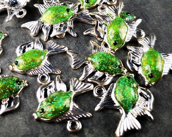10 pendants, fish, enamelled, green-turquoise