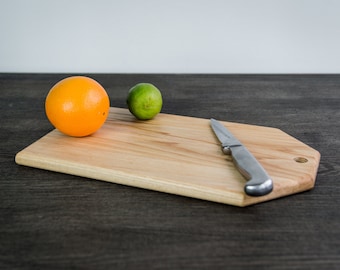 Planche à découper. Planche à viande. Planche à pain. Plateau à fromage. Planche à découper en bois faite à la main. Plateau de service. Accessoires de cuisine. Planche de légumes.