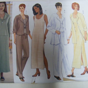 Könnte beinhalten: Ein Schnittmusterbogen mit fünf verschiedenen Damenanzug-Designs. Die Anzüge sind in verschiedenen Farben erhältlich, darunter Grün, Braun und Hellblau. Jedes Design umfasst eine Jacke und entweder eine Hose oder einen Rock. Die Kleider haben einen Schlitz.