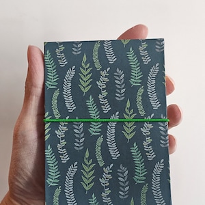Mini Album ad organetto per Instax Mini, 18 pagine frontali, cover verde foresta, variante con tagli per foto, fatto a mano in Italia