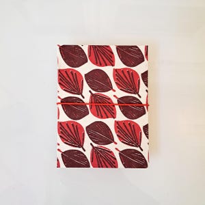 Mini Album ad organetto per Instax Mini, 18 pagine frontali, carta Lokta foglie rosse, variante con tagli per foto, fatto a mano in Italia