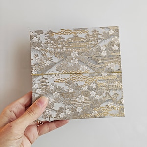 Álbum de scrapbooking para fotografías y recortes de organetto 13 x 13 cm, 32 o 48 páginas cartón blanco o negro, encuadernado a mano, cubierta kimono japonés