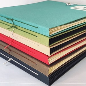 Álbum scrapbook leporello cuadrado con bolsillos, sin pegamento, 14 páginas 14x14, cartulina blanca o negra, varios colores, encuadernado a mano