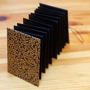 Mini Album ad organetto per Instax Mini, 18 pagine frontali, carta giapponese fiori oro, variante con tagli per foto, fatto a mano in Italia