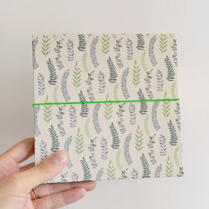 Album scrapbooking per foto e ritagli ad organetto 13x13cm, 32 o 48 pagine cartoncino bianco o nero, rilegato a mano, pattern foglie felce