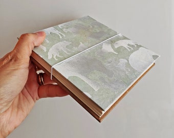 Scrapbooking album for photos and scraps, 24 or 36 pages 13 x 13 cm, white or black cardboard, hand-bound, animal lokta paper