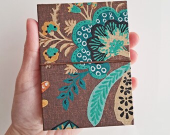 Mini accordion album for Instax Mini, 18 pages on front with/without cuts for photos, hand-painted Indian cotton paper, flower pattern