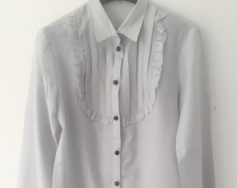 Lovely gray Vintage blouse with ruffles and a small collar // Vintage small blouse with Jabot