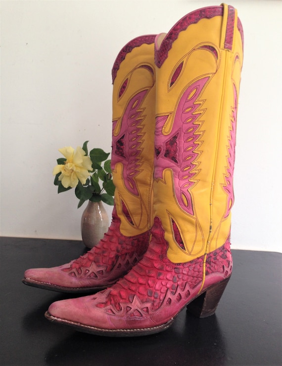 Gorgeous Vintage Sendra cowboy boots // Sendra Cow