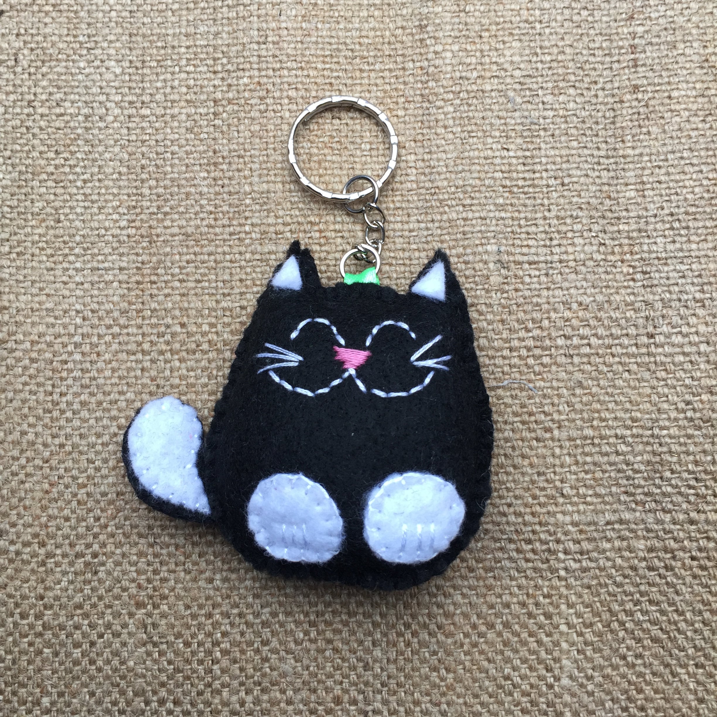 Llavero de gato de fieltro de lana, regalo de gato negro para la gente del  gato, regalos temáticos de gato gris -  España