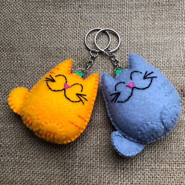 Porte-clés chat, chat en feutre, cadeau pour amoureux des chats, breloque de sac, porte-clés de sac, breloque pour cordon de serrage, porte-bonheur pour bas de Noël, cadeau d'anniversaire, cadeau de fête des mères