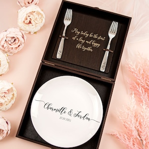 Mr Mrs Mrs Teller Set, Personalisierte Hochzeit Teller, Hochzeitsgeschenk, Braut & Bräutigam Teller, Benutzerdefinierte Hochzeit Gabeln, Geburtstagsgeschenk