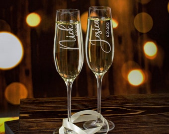 Set of 2 Personalized Wedding Flutes Engraved Couple Champagne Glasses Custom Gift for Couple Groom Bride Champagne Glasses Anniversary Gift