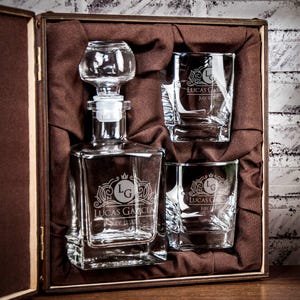 Whiskey Decanter Set - Gifts for Him, Personalized Glasses Set, Engraved Whiskey Decanter, Fathers Day Gift, Retirement gift, Birthday Gift