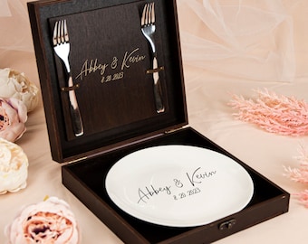 Wedding gift, Bride & groom plate, Custom wedding forks, Mr and Mrs plate set, Personalized wedding plate, Anniversary gift