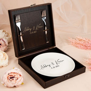 Wedding gift, Bride & groom plate, Custom wedding forks, Mr and Mrs plate set, Personalized wedding plate, Anniversary gift