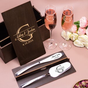 Personalisiertes Hochzeitsset, für Sie und Ihn Hochzeit Flöten und Tortenheber Set, personalisiertes Hochzeitsgeschenk, Hochzeit Sektgläser