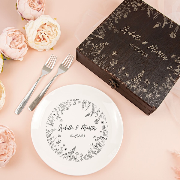 Wedding gift - Personalized Cake Plate and Forks - Dessert Fork Set - Wedding set - Mr and Mrs Forks