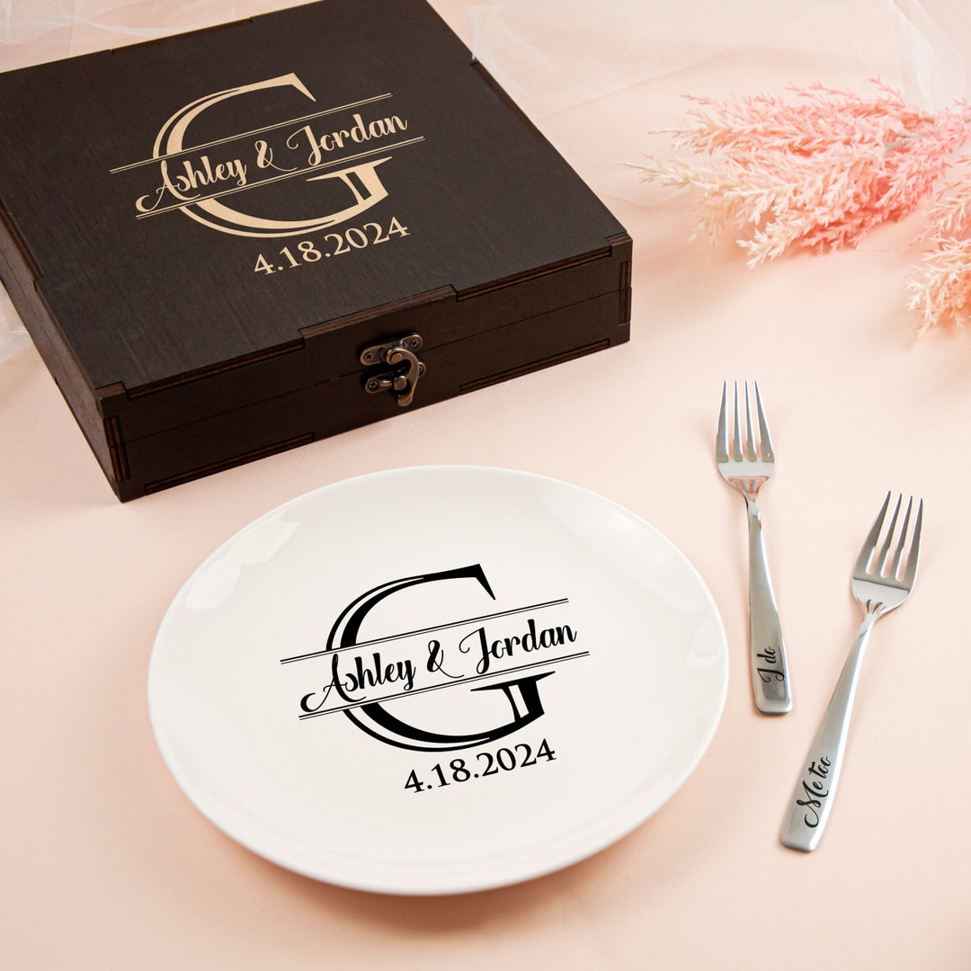 Personalized Wedding Plate, Wedding Gift, Mr and Mrs Plate Set, Bride