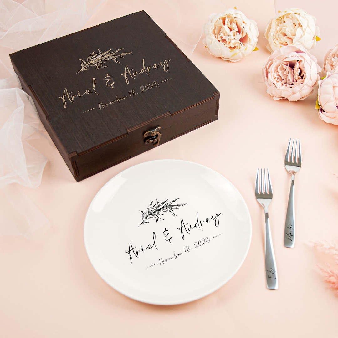 Personalized Wedding Plate, Wedding Gift, Mr and Mrs Plate Set, Bride