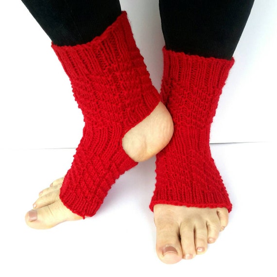 Red Knitted Yoga Pilates Socks With Spiral Ribbed Pattern 