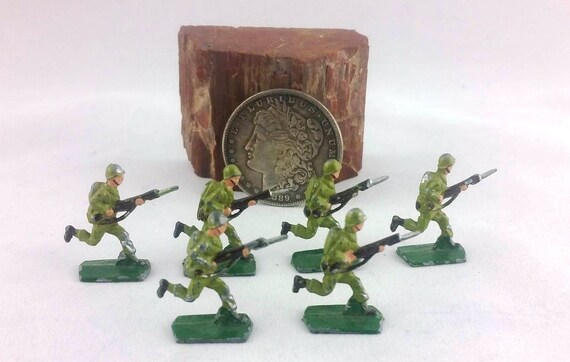 miniature lead soldiers