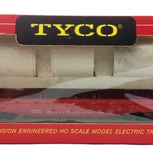 Vintage 1970s Tyco Great Northern Skid Flat Car With Pipe Load HO Scale Model Electric Train Car In Box With Packaging