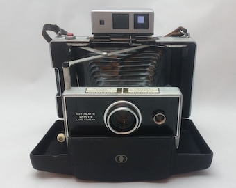 Vintage Polaroid 250 Automatic Land Camera With Built In Carrying Case and Leather Strap Tested