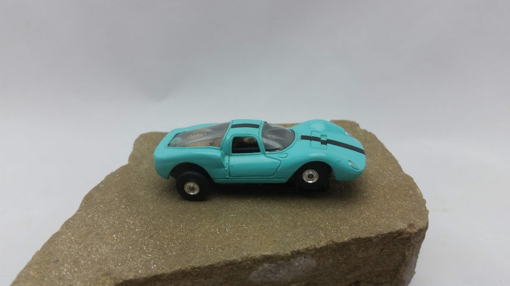 model motoring slot cars